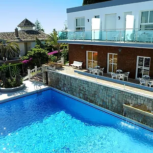 hotel-complejo-los-rosales.hotelsinnerja.org/